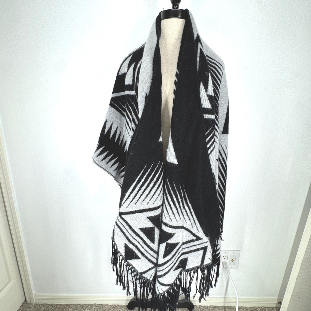 Express Southwestern Poncho Geometric Tribal Knit Fringe Wrap Shawl‎ OS Festival